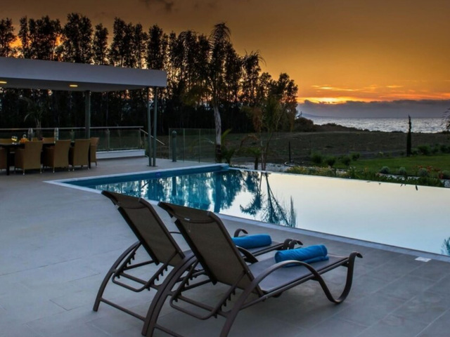 фотографии отеля Eastmed Villas Paphos Limni Beach Villa Beachfront Four Bedroom Luxury Villa изображение №23