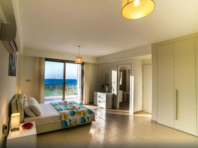 фотографии Eastmed Villas Paphos Limni Beach Villa Beachfront Four Bedroom Luxury Villa изображение №24