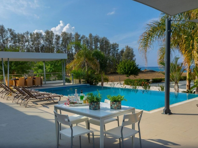 фото Eastmed Villas Paphos Limni Beach Villa Beachfront Four Bedroom Luxury Villa изображение №18