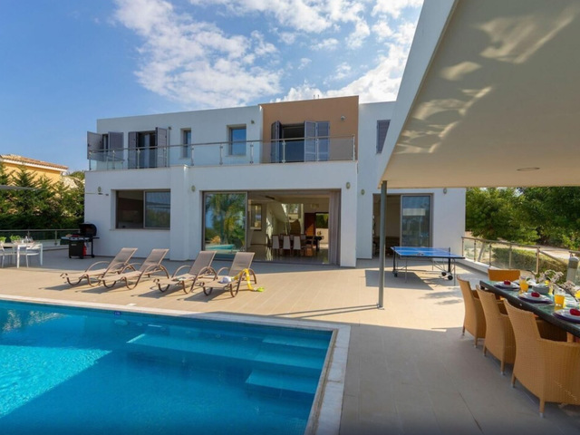 фотографии отеля Eastmed Villas Paphos Limni Beach Villa Beachfront Four Bedroom Luxury Villa изображение №15
