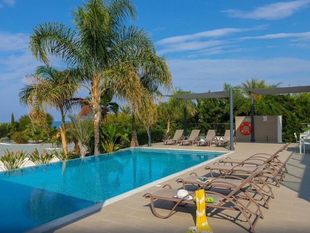 фото отеля Eastmed Villas Paphos Limni Beach Villa Beachfront Four Bedroom Luxury Villa изображение №17