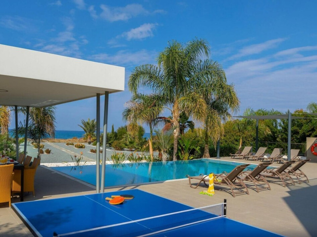 фотографии Eastmed Villas Paphos Limni Beach Villa Beachfront Four Bedroom Luxury Villa изображение №20