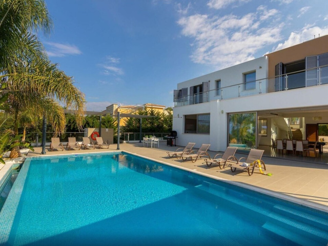 фото Eastmed Villas Paphos Limni Beach Villa Beachfront Four Bedroom Luxury Villa изображение №14
