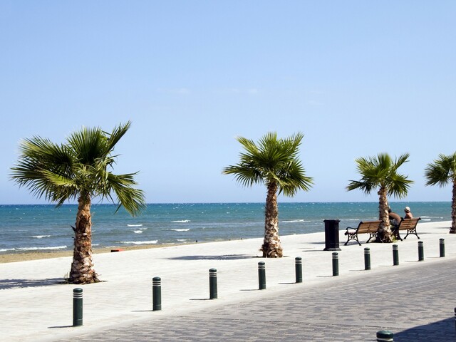 фотографии Larnaca Beach Apartment изображение №16