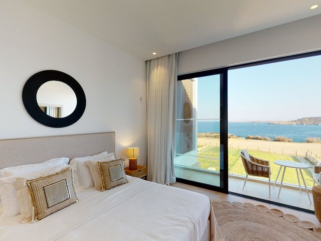 фото отеля Sanders Konnos Bay Athina - Breathtaking 6-Bedroom Villa On The Beach Front изображение №17