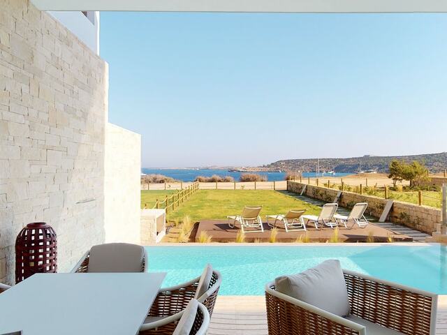 фото отеля Sanders Konnos Bay Athina - Breathtaking 6-Bedroom Villa On The Beach Front изображение №1