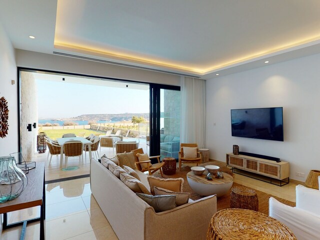 фотографии Sanders Konnos Bay Athina - Breathtaking 6-Bedroom Villa On The Beach Front изображение №16