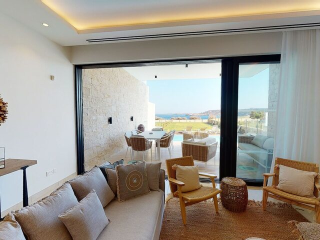 фото Sanders Konnos Bay Athina - Breathtaking 6-Bedroom Villa On The Beach Front изображение №10