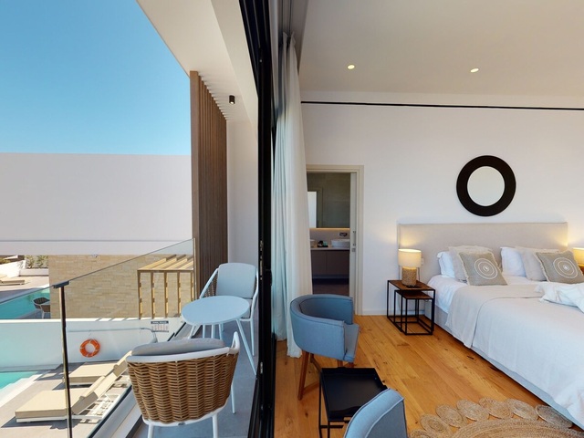 фотографии отеля Sanders Konnos Bay Ourania - Gorgeous 5-Bedroom Villa With Sea View изображение №15
