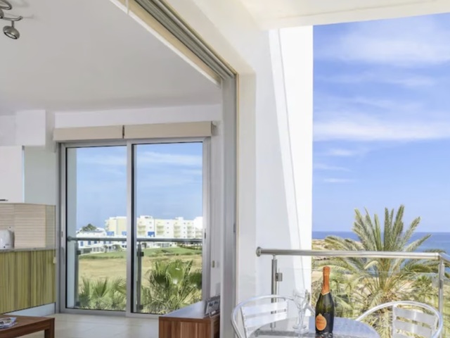 фото Coralli Spa Beachfront Apartment With Breathtaking Sea Views изображение №14