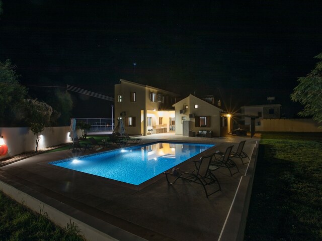 фото отеля 6 Bedroom Villa With Private Pool In The Area Of Konnos изображение №13