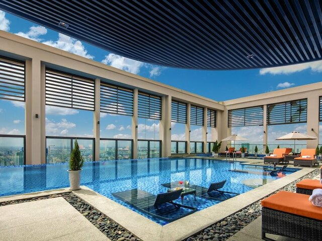 фото отеля Brand New 2bdr Suite Rooftop Pool изображение №1