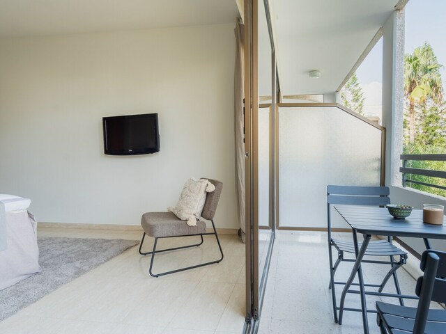 фото Modern Studio With Balcony изображение №10