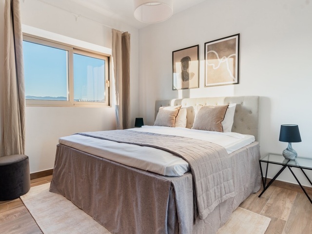 фото отеля Sanders Crystal 2 - Inviting 2-Bedroom Apartment With Shared Rooftop And Pool изображение №13