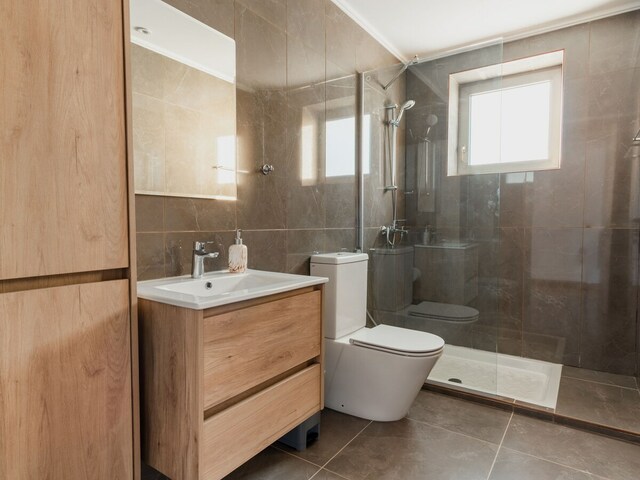 фото отеля Sanders Crystal 1 - Stunning 3-Bedroom Apartment With Communal Pool изображение №17