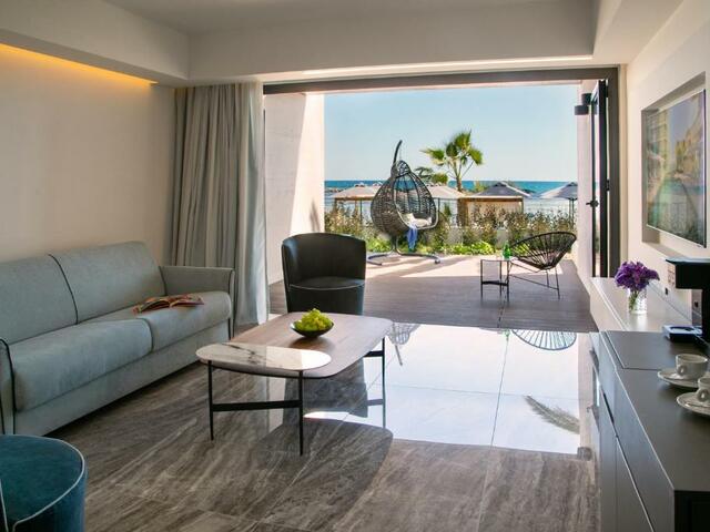фото отеля Mercure Larnaca Beach Resort изображение №25