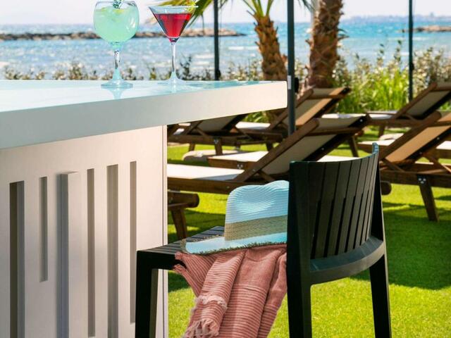 фотографии отеля Mercure Larnaca Beach Resort изображение №3