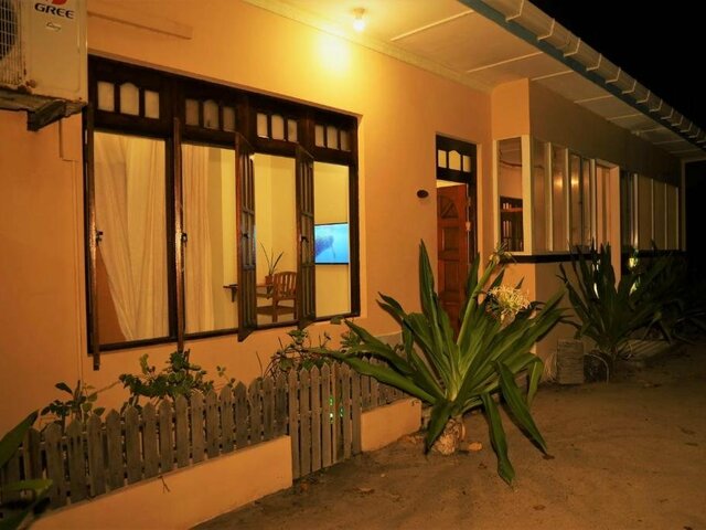 фотографии Dhigurah Beach Inn изображение №16