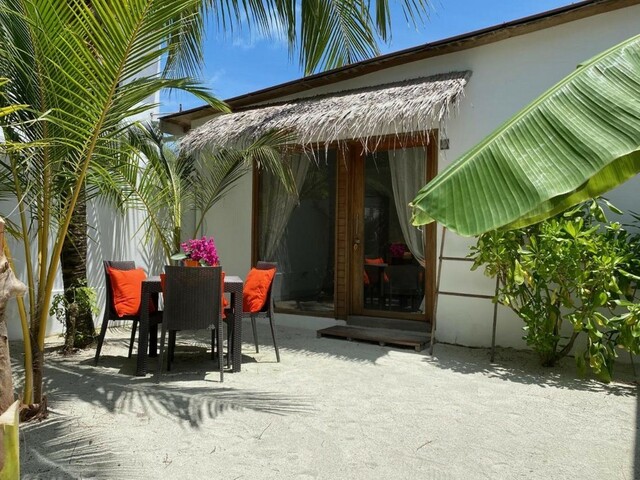 фото отеля Villa Kudi Maldives Guest House Thulusdhoo изображение №1