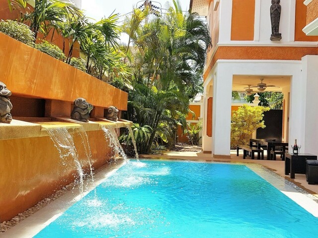 фото отеля Hideland Luxury Villa Pattaya Walking Street 5 Bedrooms Private Pool изображение №1