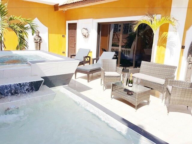 фото отеля Hideland Luxury Villa Pattaya Walking Street 5 Bedrooms Private Pool изображение №9