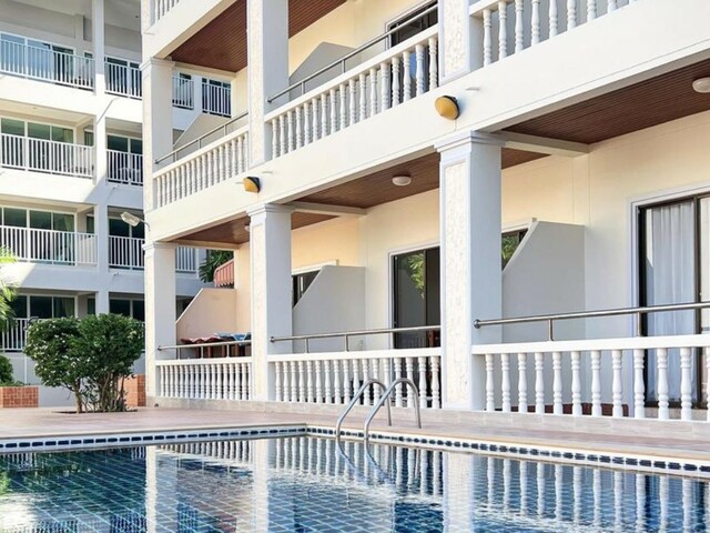 фото отеля Tri's Miracle Kata Beach Side (ex. SP House Phuket) изображение №1
