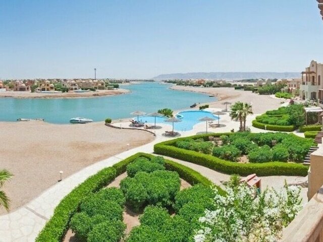 фото отеля Apartment Overlooking Pool & Lagoon изображение №1