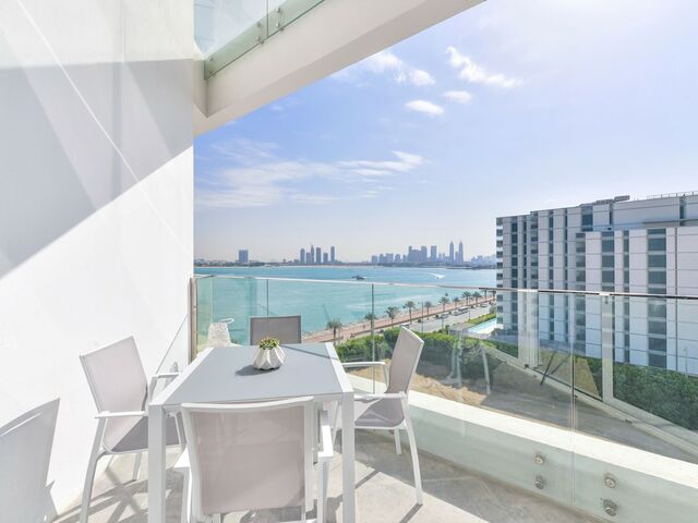 фото отеля Ultra Luxury Palm - Mina Azizi Beachfront - Private Beach and Pool изображение №37
