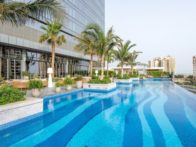 фото отеля Ultra Luxury Palm Tower with St Regis The Palm Facilities Access изображение №1