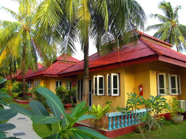 фото отеля Palm Village изображение №1