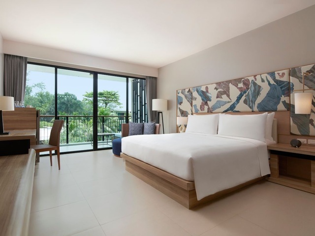 фото Le Meridien Phuket Mai Khao Beach Resort (ex. Holiday Inn Resort Phuket Mai Khao Beach) изображение №46