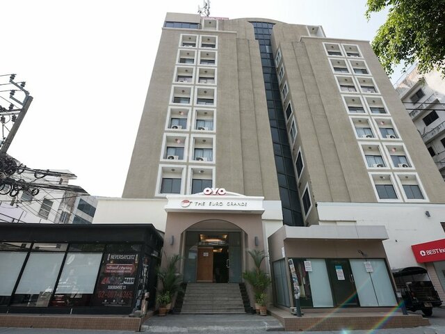 фото отеля OYO 103 Euro Grande (ex. Bobsons Suites Bangkok; The Euro Grande Hotel) изображение №1