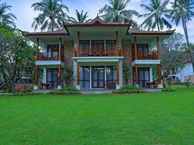 фото отеля Mangsit Suites By Holiday Resort Lombok изображение №1