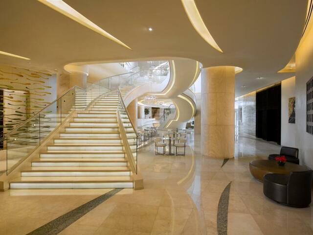 фотографии отеля Millennium Al Rawdah (ex. Millennium Capital Gate; Hilton Capital Grand) изображение №3