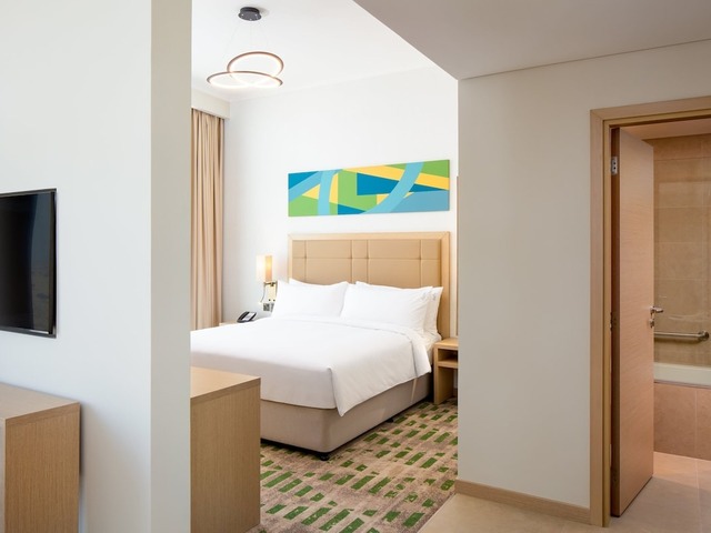 фото Holiday Inn & Suites Dubai Science Park, an IHG Hotel изображение №2
