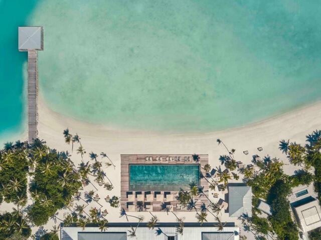 фото отеля Patina Maldives Fari Islands изображение №1