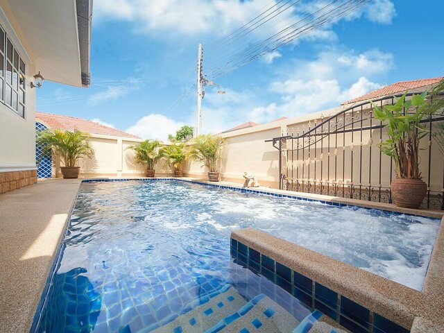 фото отеля Baan Chokdee - 5 Bed - Private Pool изображение №1