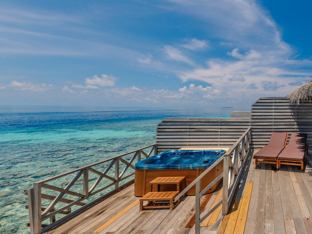 фото отеля Cocogiri Island Resort изображение №17