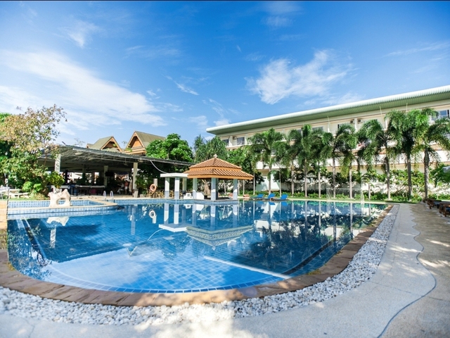 фото отеля Blue Beach Grand Resort & Spa (ex. Chalong Beach Hotel & Spa) изображение №1