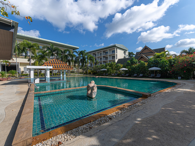 фото Blue Beach Grand Resort & Spa (ex. Chalong Beach Hotel & Spa) изображение №50