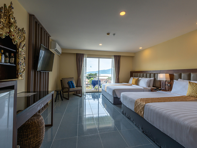 фото Blue Beach Grand Resort & Spa (ex. Chalong Beach Hotel & Spa) изображение №14