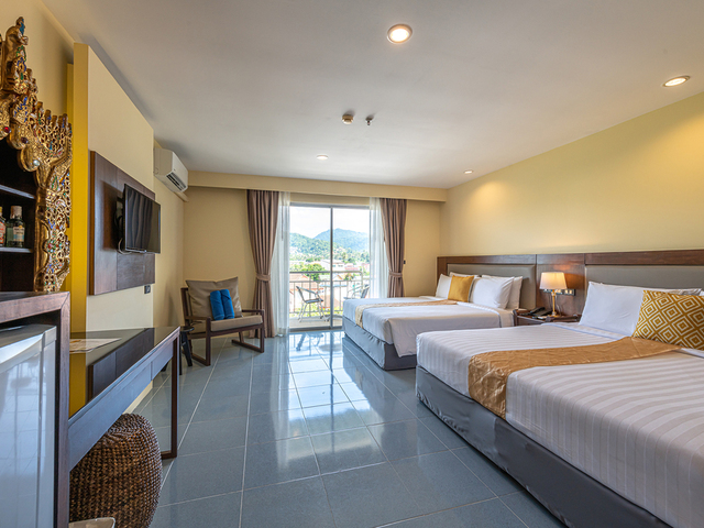 фотографии Blue Beach Grand Resort & Spa (ex. Chalong Beach Hotel & Spa) изображение №16