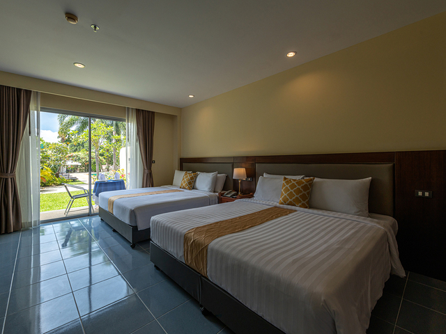 фото отеля Blue Beach Grand Resort & Spa (ex. Chalong Beach Hotel & Spa) изображение №5
