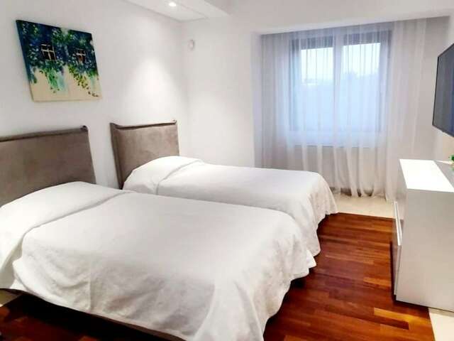 фотографии Luxury 6 Bedroom With Privet Pool In Paphos изображение №44