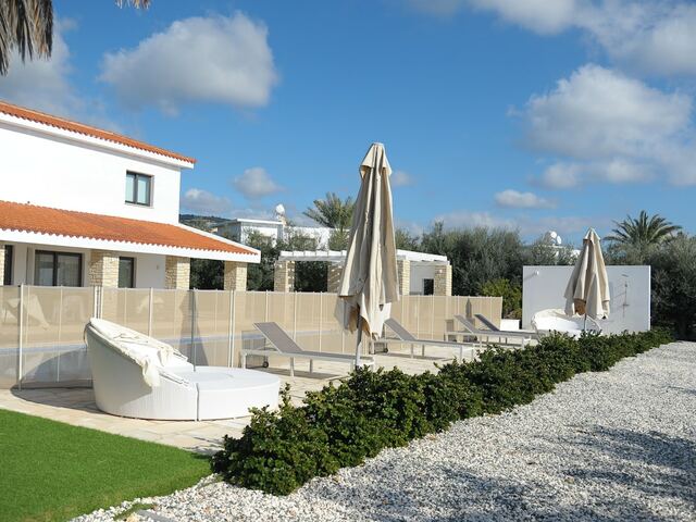 фотографии отеля Luxury 6 Bedroom With Privet Pool In Paphos изображение №15