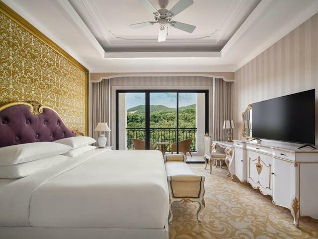 фото Nha Trang Marriott Resort & Spa, Hon Tre Island (ex. Vinpearl Discovery Sealink Nha Trang; Vinpearl Golf Land Resort & Villas) изображение №30