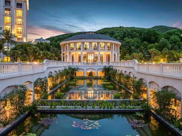фото отеля Nha Trang Marriott Resort & Spa, Hon Tre Island (ex. Vinpearl Discovery Sealink Nha Trang; Vinpearl Golf Land Resort & Villas) изображение №5