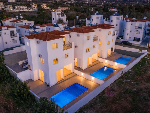фото отеля Gorgeous Luxury With Pool In The Cypriot Sunsets All Yours изображение №9
