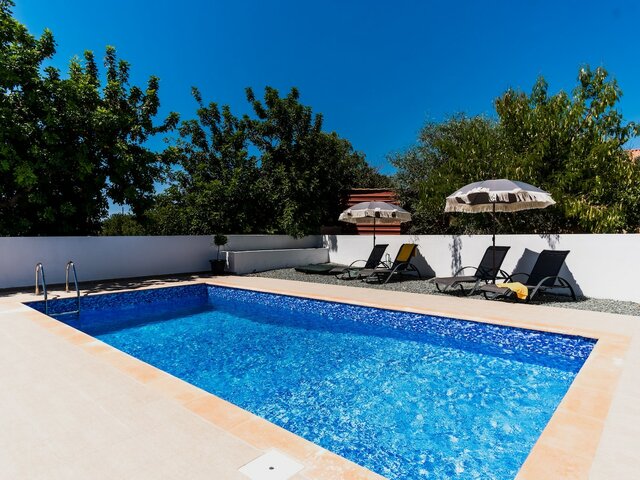фото отеля Generous Spaces, Sleeps Up To 8, Private Pool, Cypriot Sunsets All Yours изображение №1