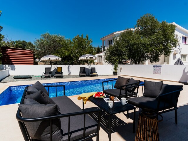 фото Generous Spaces, Sleeps Up To 8, Private Pool, Cypriot Sunsets All Yours изображение №2